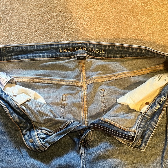 American Eagle Outfitters Ripped Blue Ankle Jeans - Picture 4 of 6